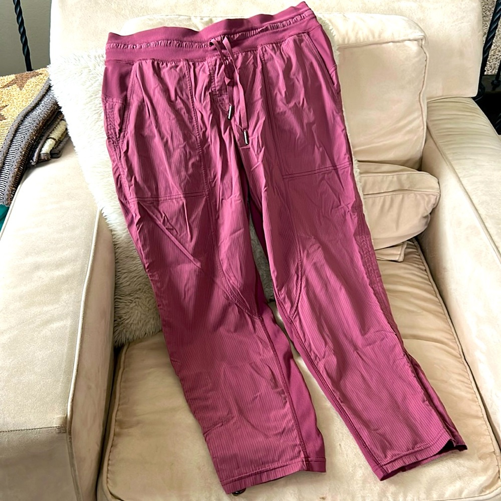 Lululemon cropped pants 8